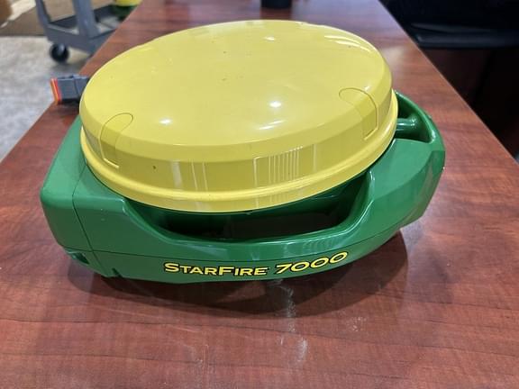 Image of John Deere StarFire 7000 equipment image 3