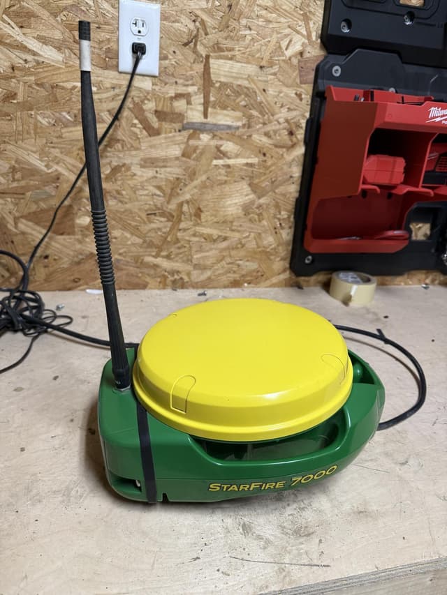 Image of John Deere StarFire 7000 equipment image 1