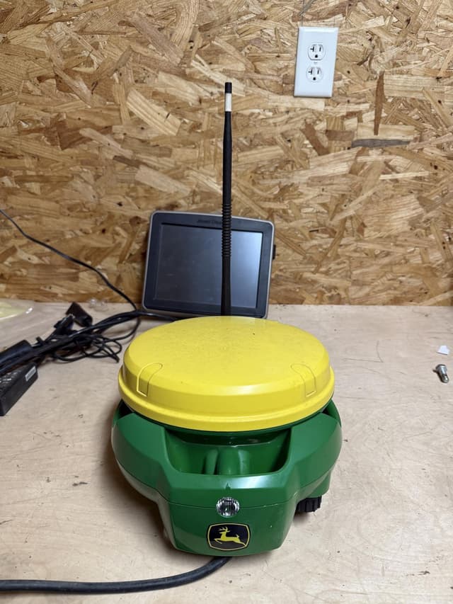 Image of John Deere StarFire 7000 equipment image 2