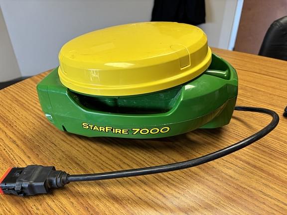 Image of John Deere StarFire 7000 Primary image