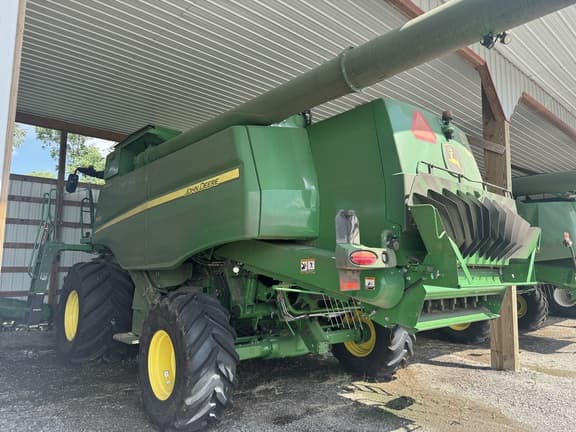 Image of John Deere T670 equipment image 3