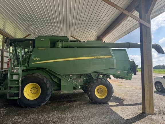 Image of John Deere T670 equipment image 2