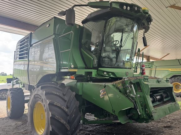 Image of John Deere T670 Primary image