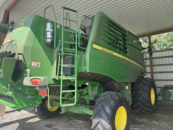 Image of John Deere T670 equipment image 4