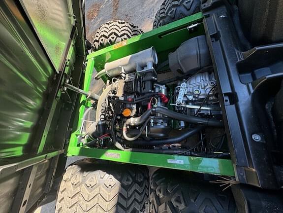 Image of John Deere Gator TH 6x4 equipment image 4