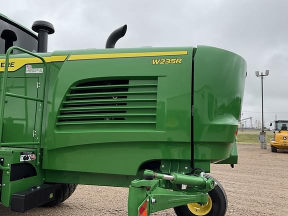 Image of John Deere W235R equipment image 4