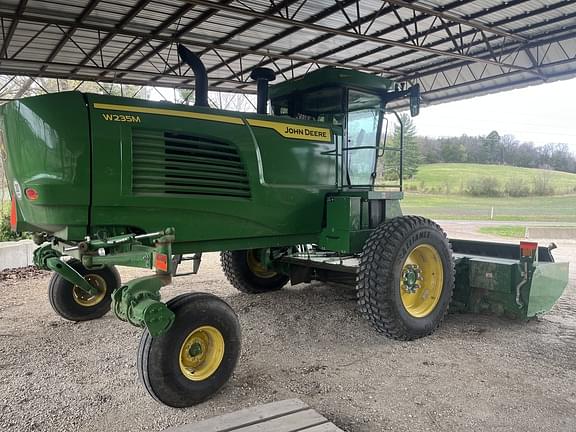 Image of John Deere W235M equipment image 3