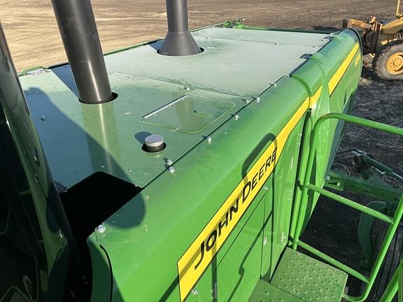 Image of John Deere W235M equipment image 4