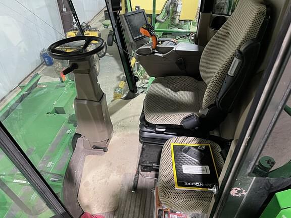 Image of John Deere W235M equipment image 3