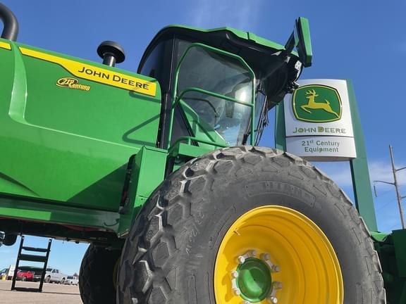 Image of John Deere W235R equipment image 3