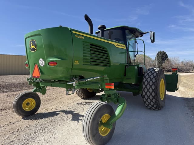 Image of John Deere W235R equipment image 4