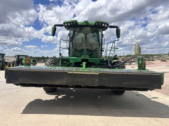 Image of John Deere W235R equipment image 4