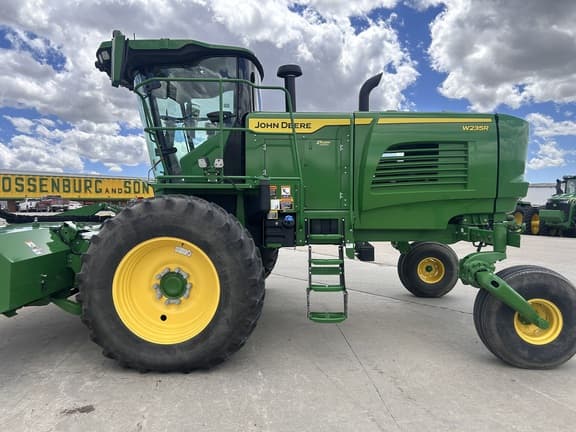 Image of John Deere W235R equipment image 2