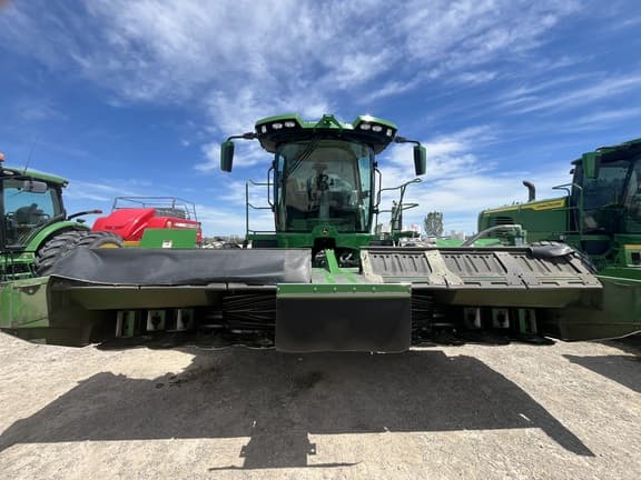 Image of John Deere W235R equipment image 1