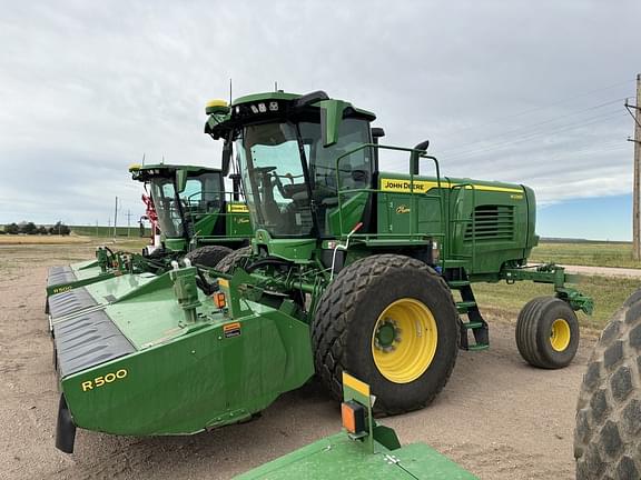 Image of John Deere W235R equipment image 3