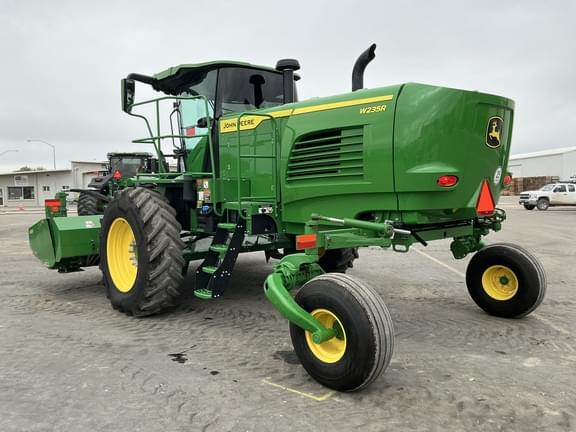 Image of John Deere W235R equipment image 2