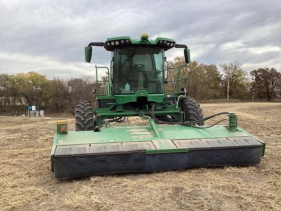 Image of John Deere W235R equipment image 3