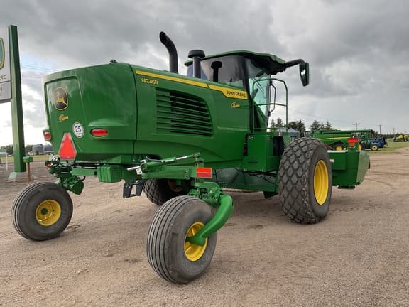 Image of John Deere W235R equipment image 4