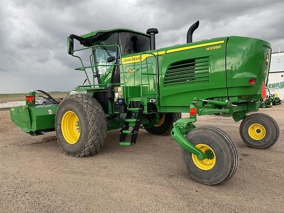 Image of John Deere W235R equipment image 3