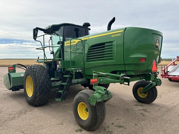 Image of John Deere W235R equipment image 4