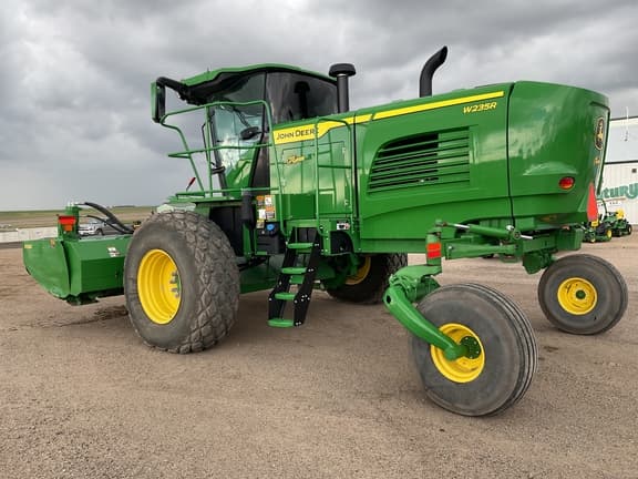 Image of John Deere W235R equipment image 2