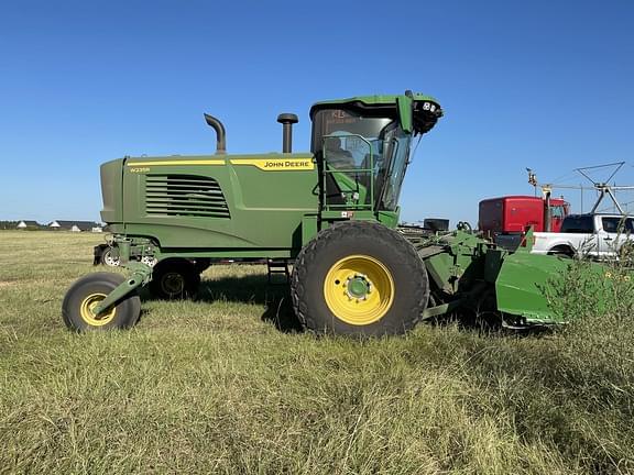 Image of John Deere W235R equipment image 3