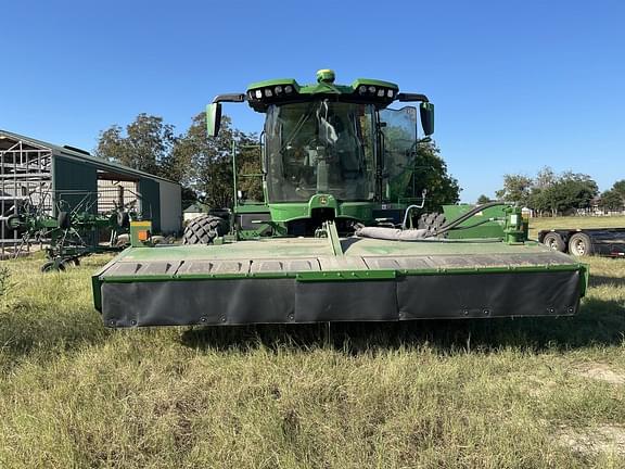 Image of John Deere W235R equipment image 4