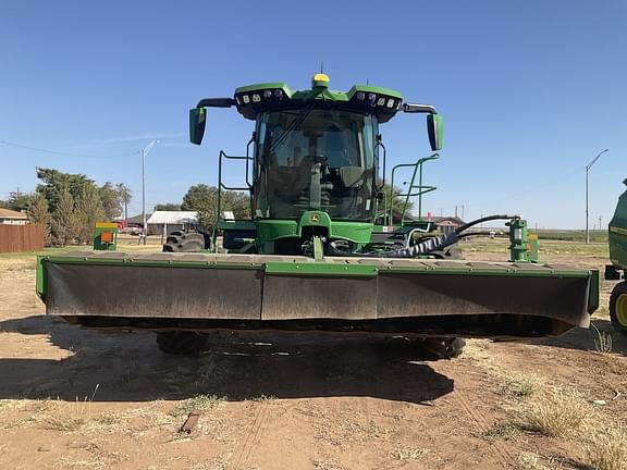 Image of John Deere W235R equipment image 3