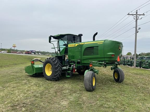 Image of John Deere W235R equipment image 2