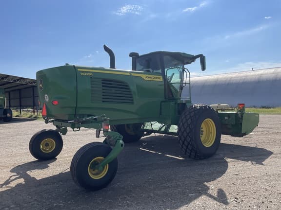 Image of John Deere W235R equipment image 4