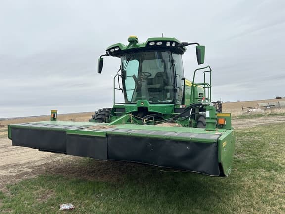 Image of John Deere W235R equipment image 2