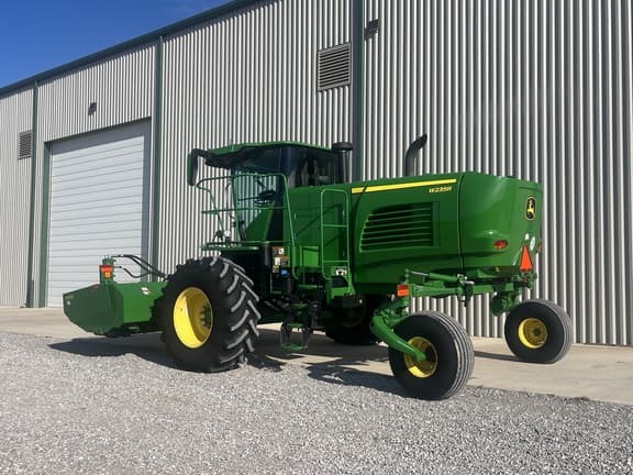 Image of John Deere W235R equipment image 4