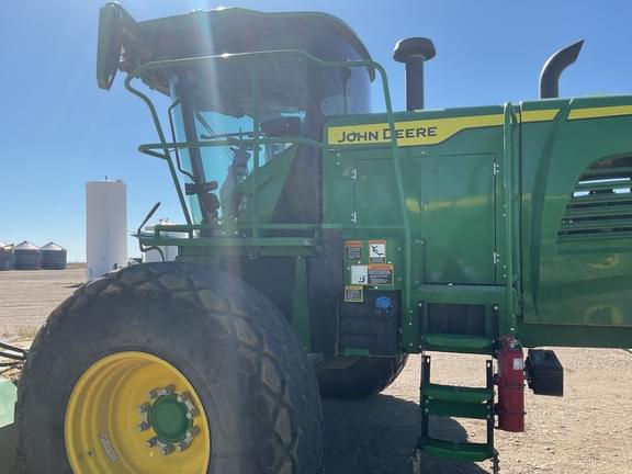 Image of John Deere W235R equipment image 3