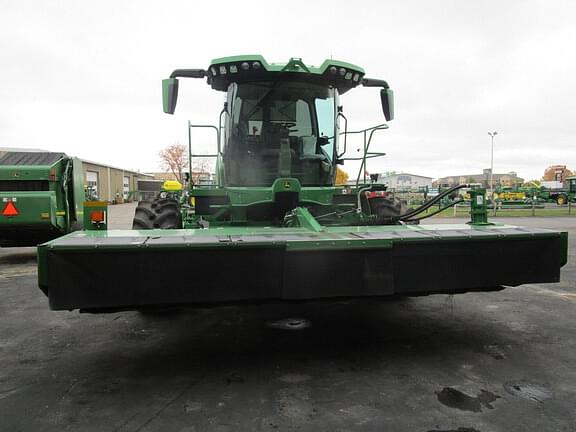 Image of John Deere W235R equipment image 3