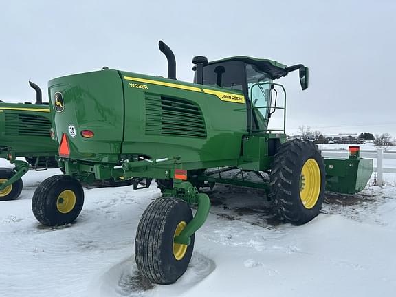 Image of John Deere W235R equipment image 3