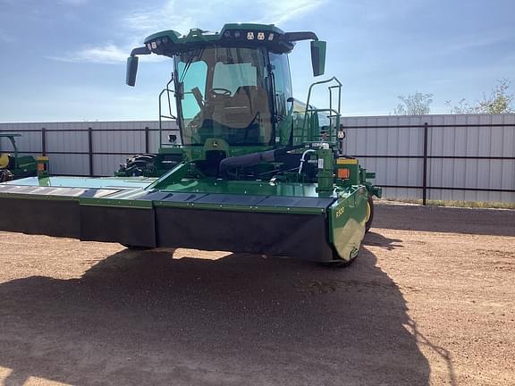 Image of John Deere W235R equipment image 2