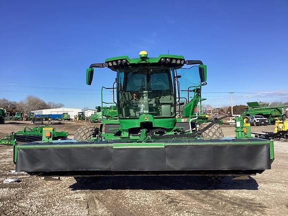 Image of John Deere W235R equipment image 1