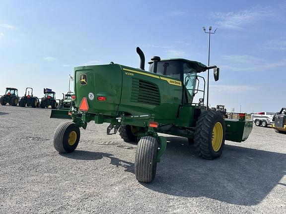 Image of John Deere W235R equipment image 4