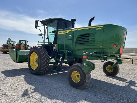Image of John Deere W235R equipment image 2