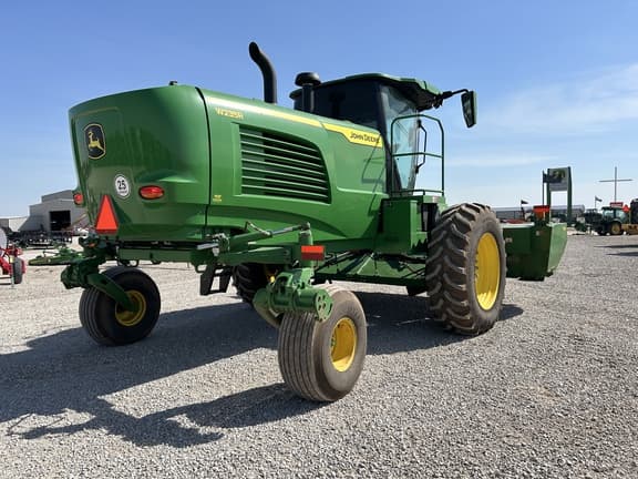 Image of John Deere W235R equipment image 4