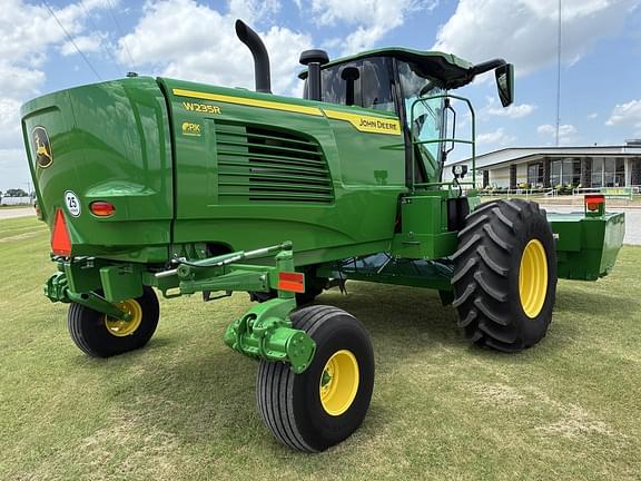 Image of John Deere W235R equipment image 4