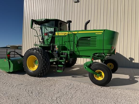 Image of John Deere W235R equipment image 4