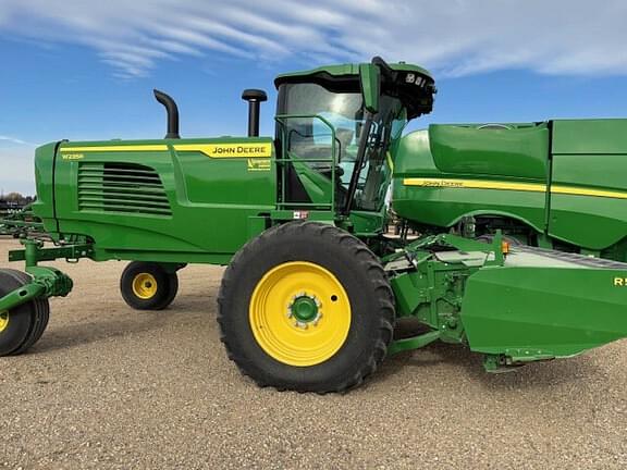 Image of John Deere W235R equipment image 3