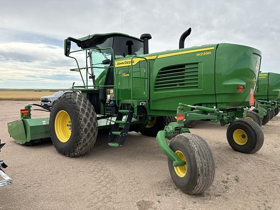 Image of John Deere W235R equipment image 4