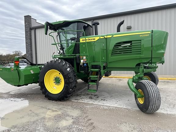 Image of John Deere W235R equipment image 2