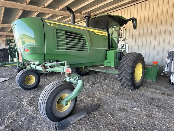 Image of John Deere W235R equipment image 4