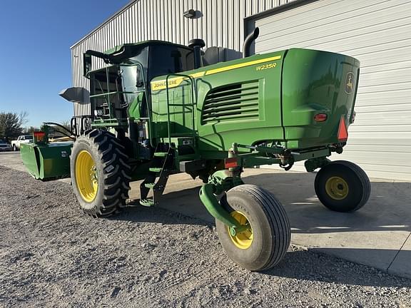 Image of John Deere W235R equipment image 2