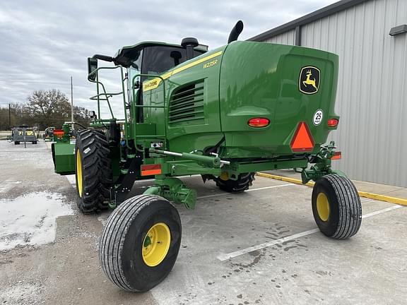 Image of John Deere W235R equipment image 3