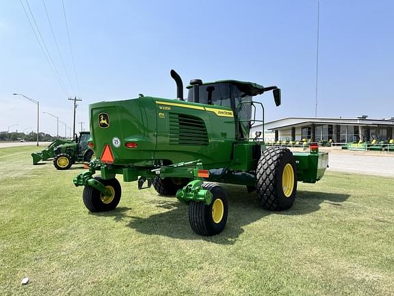 Image of John Deere W235R equipment image 4