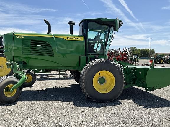 Image of John Deere W235R equipment image 3